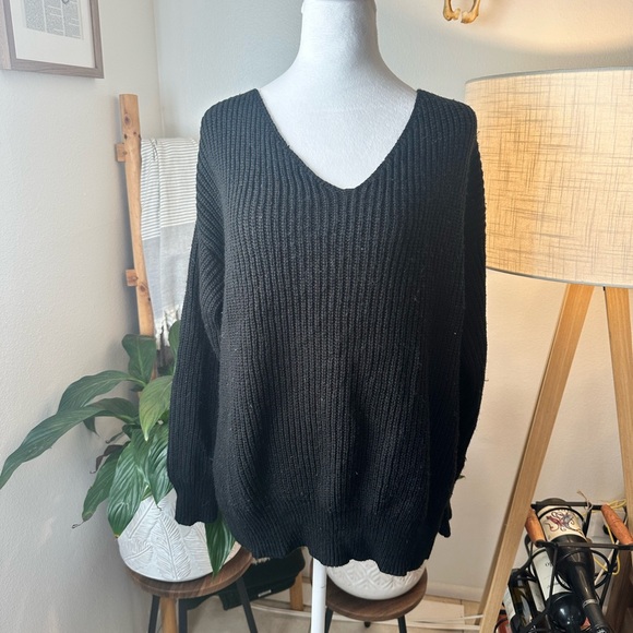 Chunky black knit sweater with back twist - Picture 2 of 4
